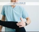 Hip or Knee Replacement? How Orthopedic Specialists Decide